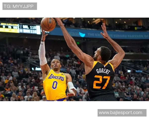 艺术家耗时500小时创作巨幅勒布朗画作获字母哥德罗赞赞赏